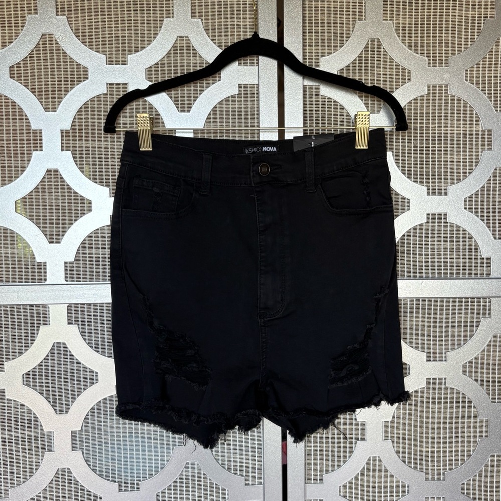 Fashion Nova NWT Black Distressed Women Shorts